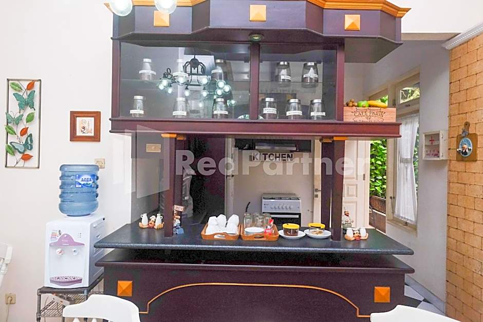 Just 11 Boutique Syariah Mitra RedDoorz near UGM Yogyakarta