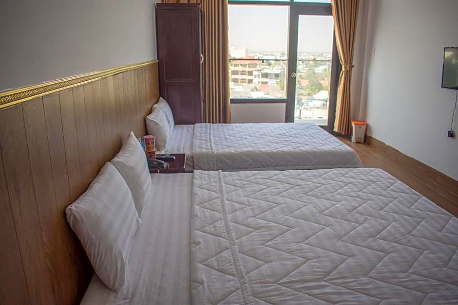 MOON HOTEL