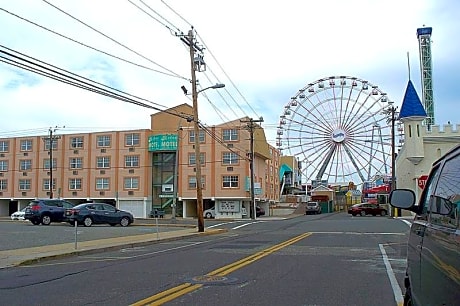 Aztec Ocean Resort
