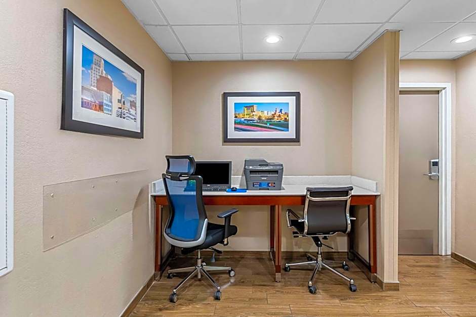 Comfort Inn & Suites Durham near Duke University