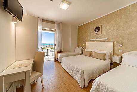 Double Room with Balcony and Sea View