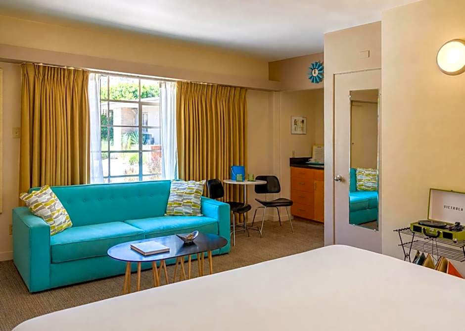 The Hideaway - 21 and Over - A Town & Desert Boutique Hotel