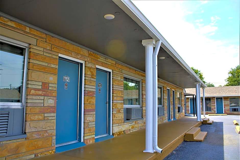 Hometowne Inn & Suites