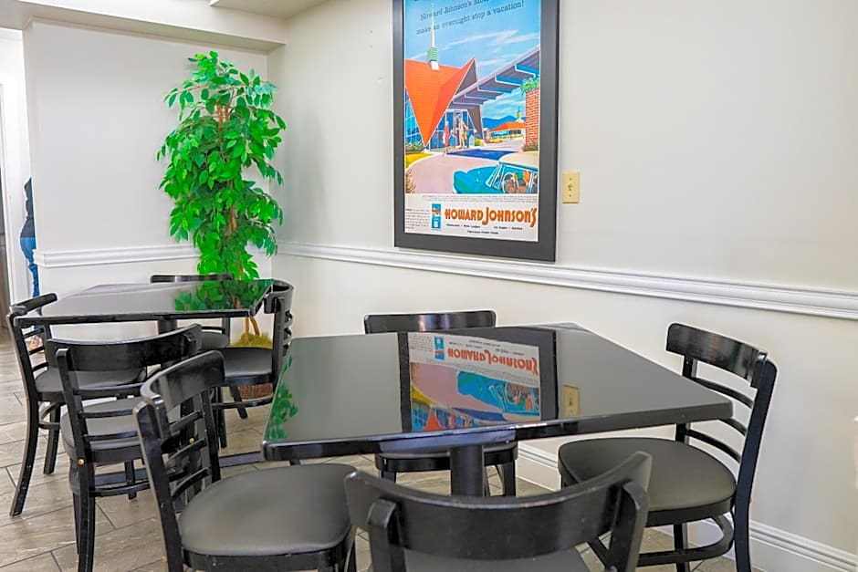 Howard Johnson by Wyndham Clearwater or Dunedin