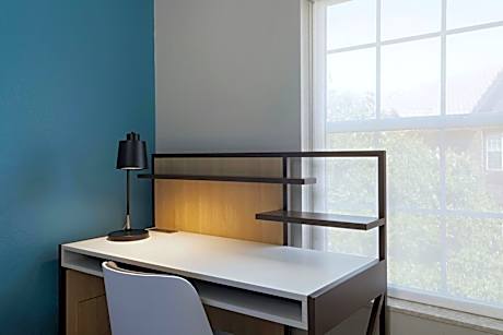 Two-Bedroom Queen Suite