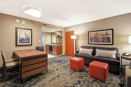 2 Room Corner Suite-1 King Bed-Nonsmoking