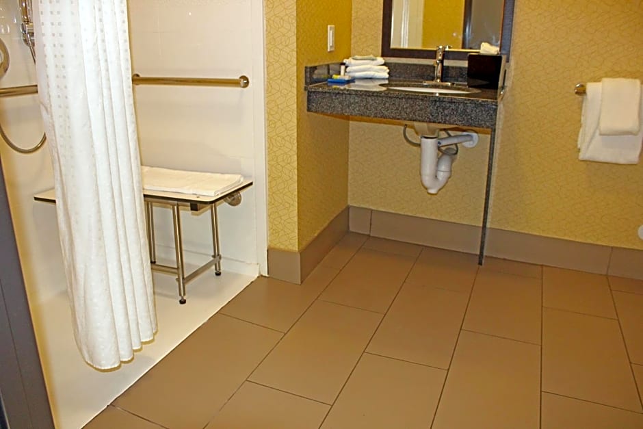 Holiday Inn Express & Suites Bakersfield Airport By IHG