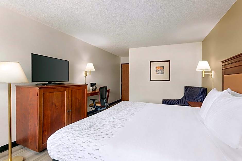 Baymont by Wyndham Hutchinson