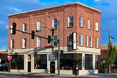 The Jesse Hotel & Bar