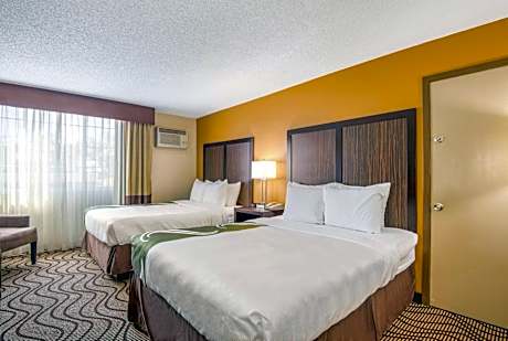 Queen Room with Two Queen Beds - Smoking