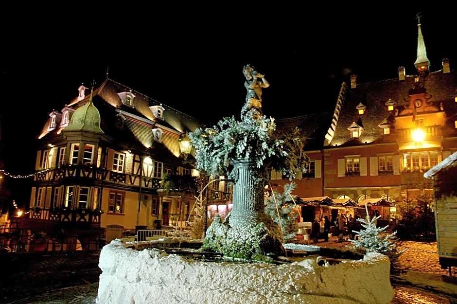 A la Maison Rouge Hotel & Restaurant