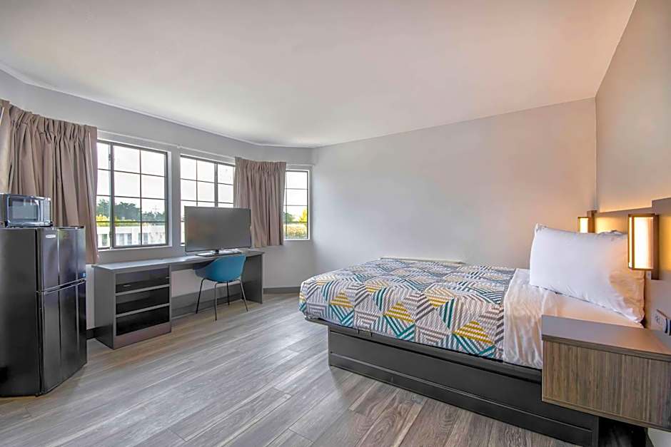 Motel 6 Monterey - Marina