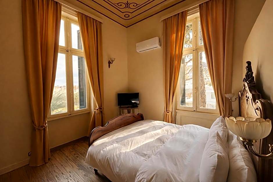 Loriet Hotel