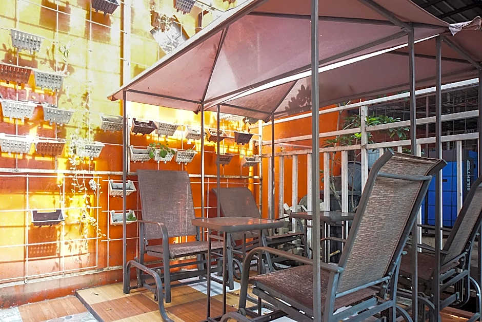 OYO 93003 B32 Homestay