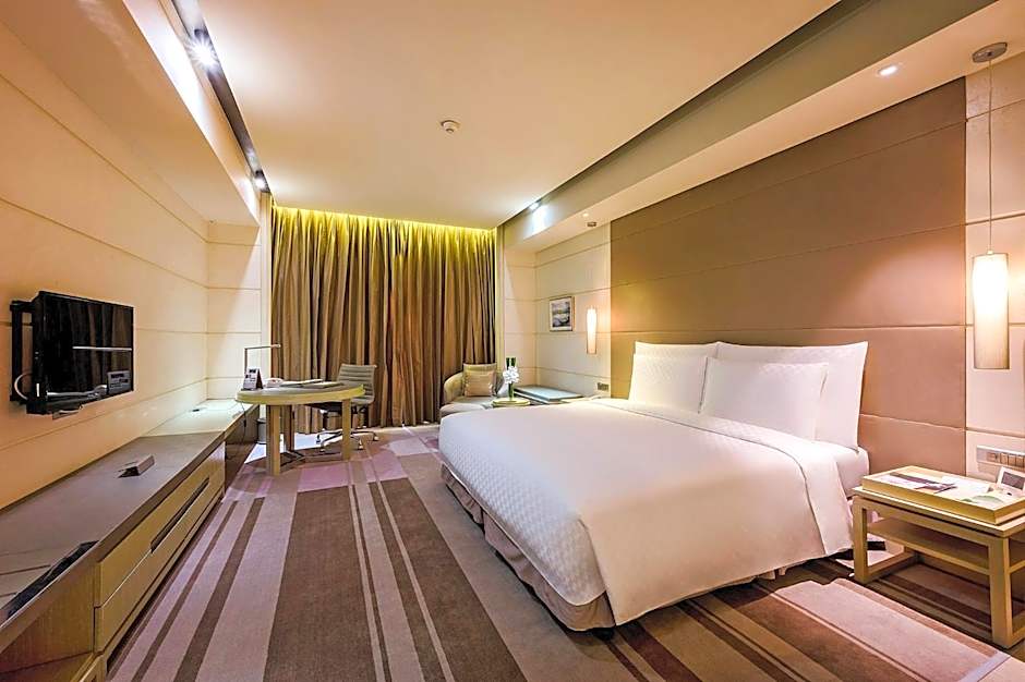 Photo 1 of 4 of Deluxe 1 King Bed