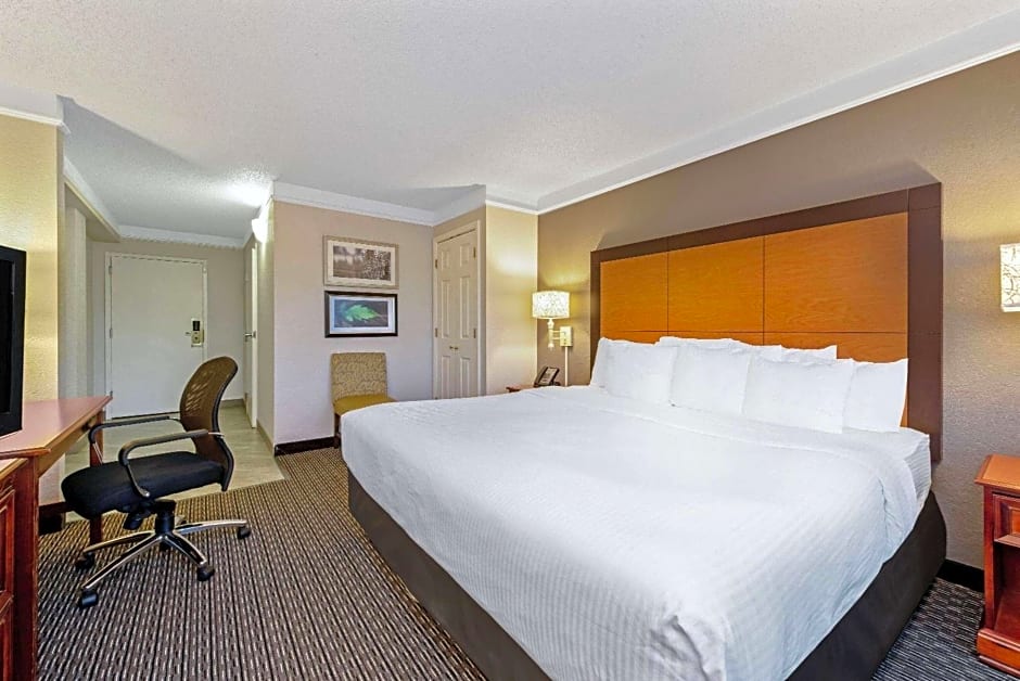 La Quinta Inn & Suites by Wyndham New Orleans Airport