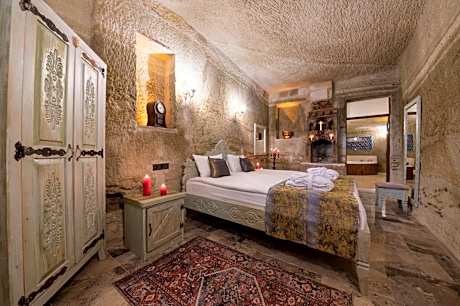 Deluxe Cave Suite