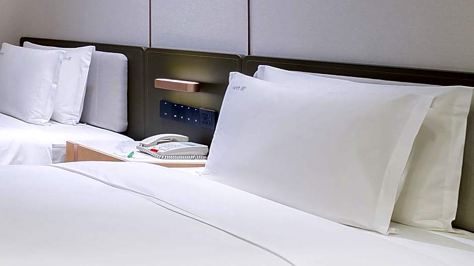 Holiday Inn Chongqing Guanyinqiao By IHG