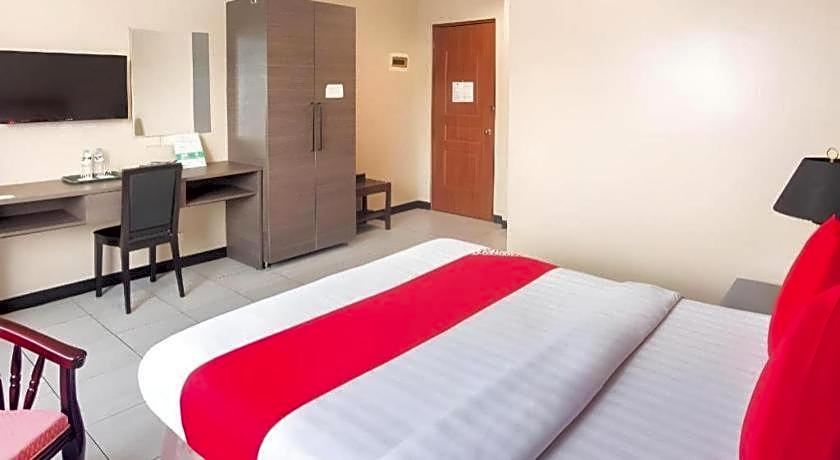 OYO 187 The Maxwell Hotel