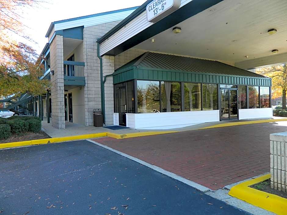Days Inn by Wyndham Galleria-Birmingham