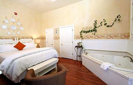 Deluxe Suite with Spa Bath