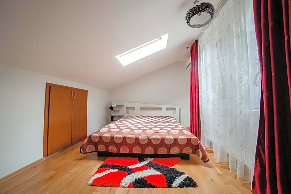 Pensiunea Floare de Colţ