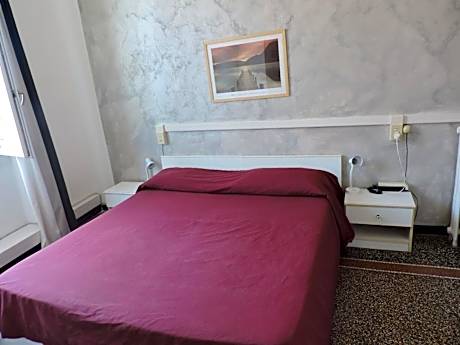 Double or Twin Room with Partial Sea View