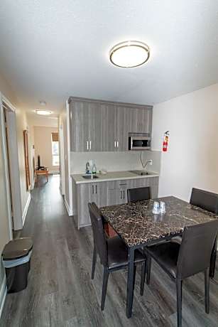 Two Bedroom Suite with Kitchentte - Non-Smoking