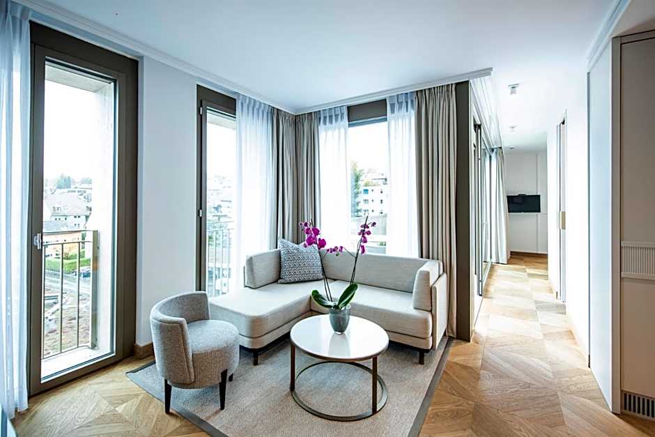 ALEX - Lakefront Lifestyle Hotel & Suites