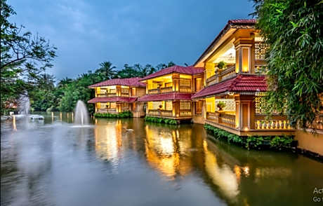 Executive Cottage with Lake View on Ground Floor
