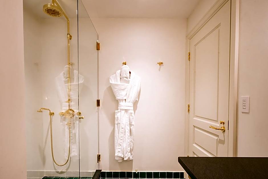 Eleven Revelstoke Lodge