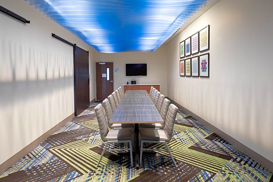 Holiday Inn Express & Suites - Goodland I-70 By IHG