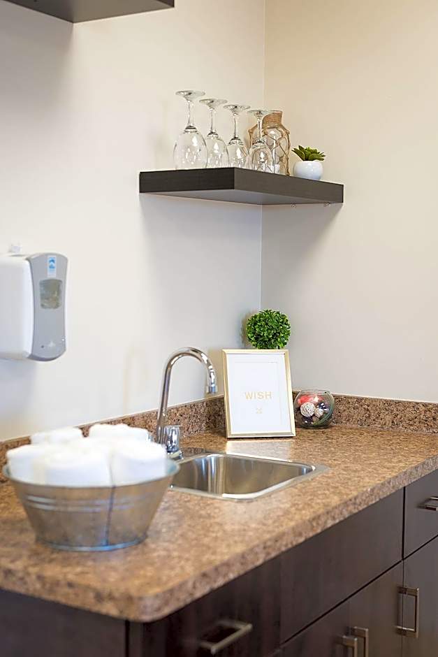 Days Inn by Wyndham Lamont