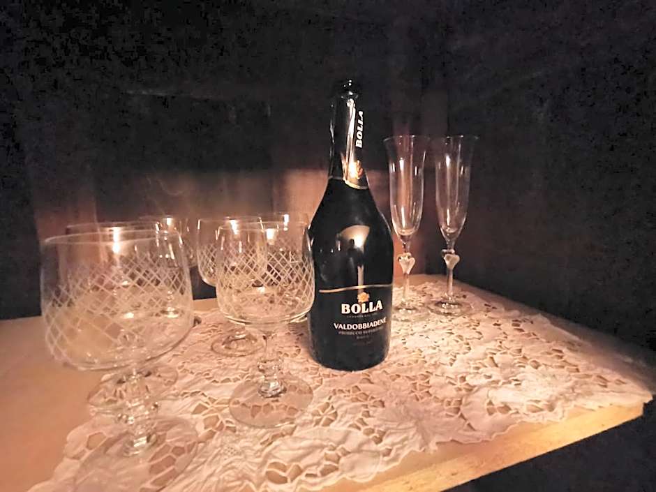 LT - Room's Bed & Living