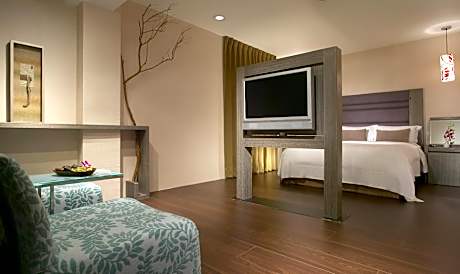 Suite with 1 Queen bed