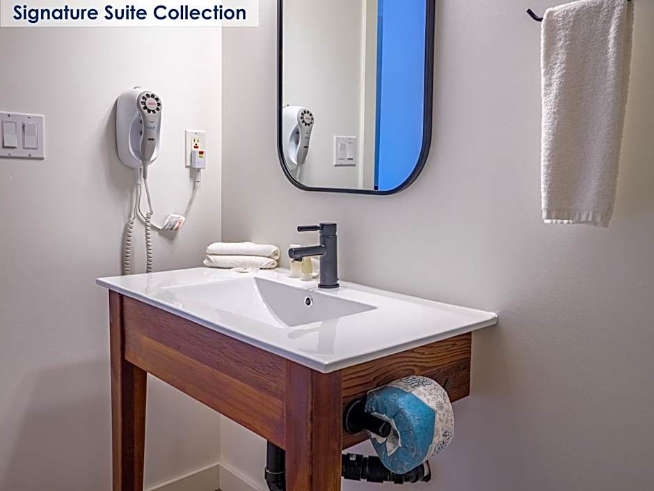 Waters Edge Shoreside Suites