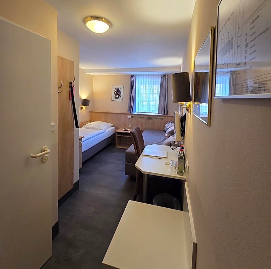 Hotel Garni "Am Ellinger Tor"