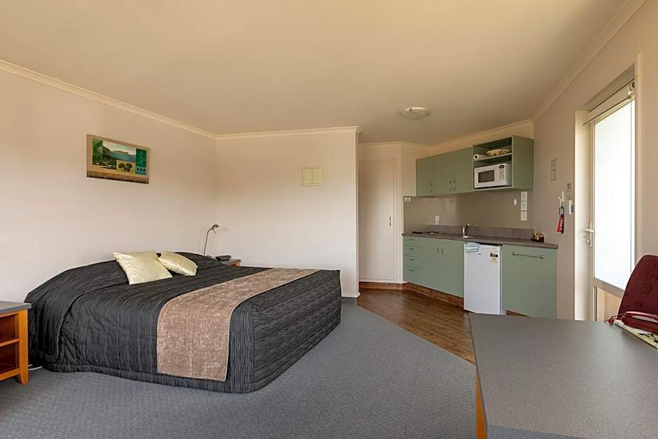 The Bay Motel