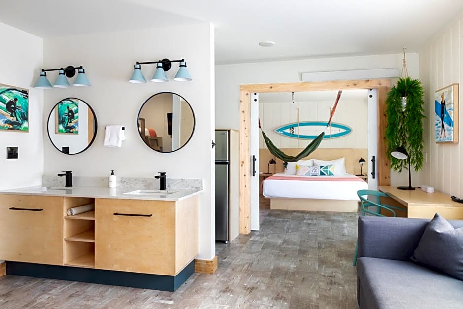 LOGE Westport