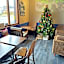 Bridge33 CAFE AND HOSTEL