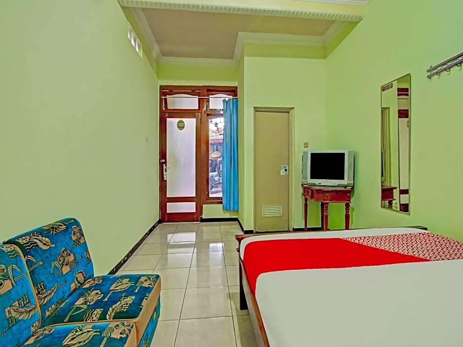 OYO 90031 Villa Papada