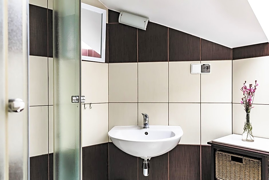 Stajnia Sarnówek Nad Jeziorem Różany