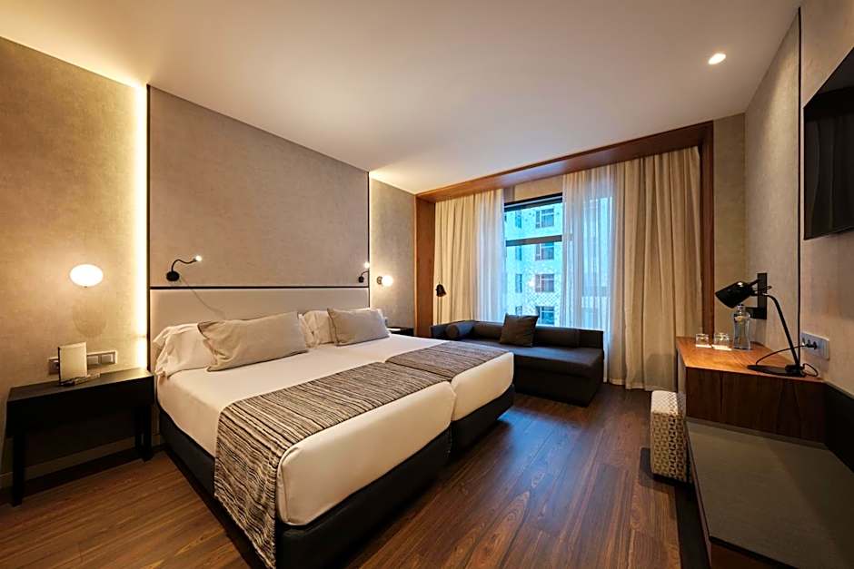 Photo 1 of 4 of Triple Room (3 Adults)
