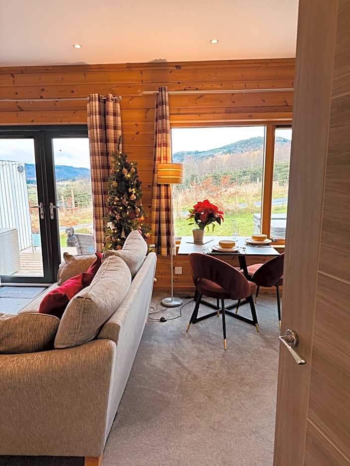 Kinnaird Lodges - Bealach lodge with hot tub