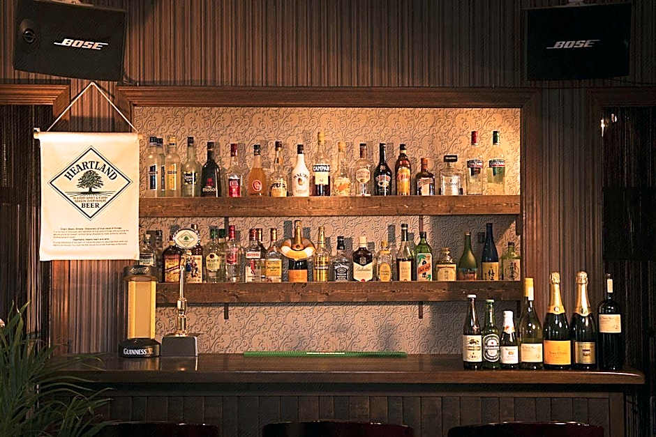 Iza Kamakura Guest House And Bar