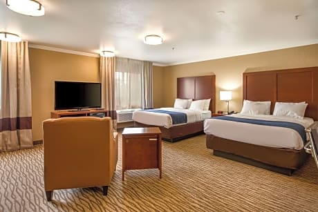 2 Queen Beds, Suite, Nonsmoking