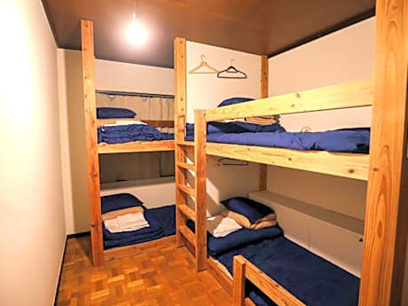 Quadruple with Shared Bathroom
