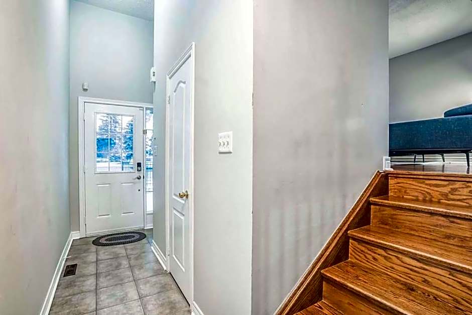 Designer 4BR Executive Townhome w/Parking