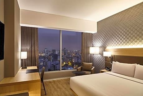City Deluxe, Deluxe Guest Room, 1 King, City view