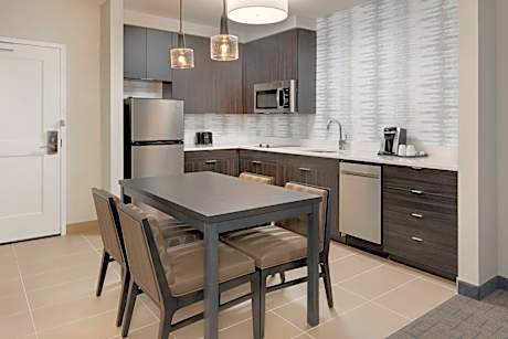 One-Bedroom Queen Suite with Sofa Bed - Hearing Accessible